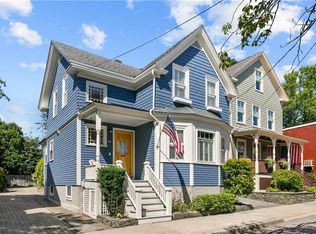 42 3rd St, Newport, RI 02840