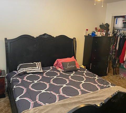 Master bed with big size closet