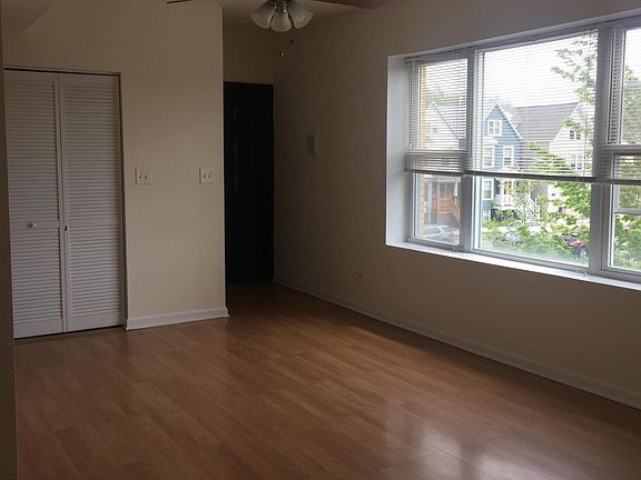 4th image of 3400 W Barry Ave #3B