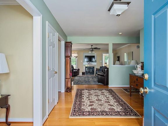 4th image of 707 Chapman St