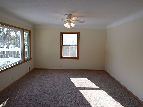 3rd image of 1863 Fernwood Ave