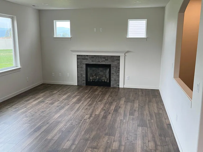 3921 Lynn St — Photo 4