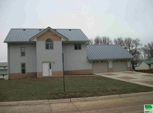 111 Walnut St, Aurelia, IA 51005