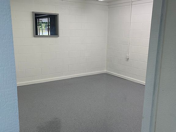 3rd image of 401 S Main St #401