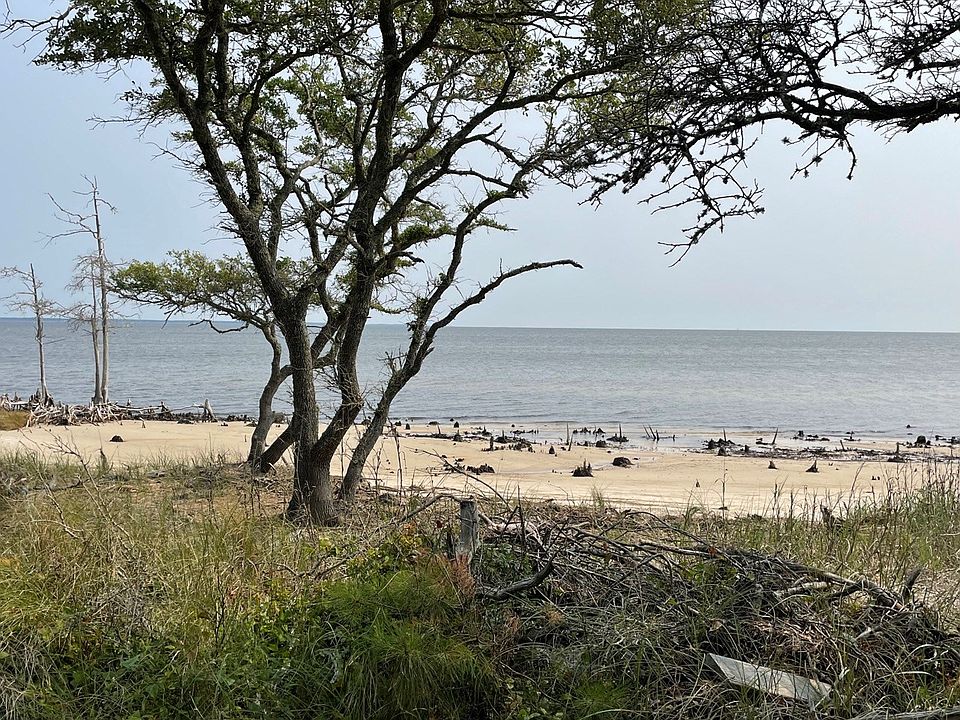 1st image of 588 Sandy Point Dr