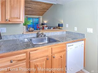 10017 NE 172nd St #M-C, Kirkland, WA 98034