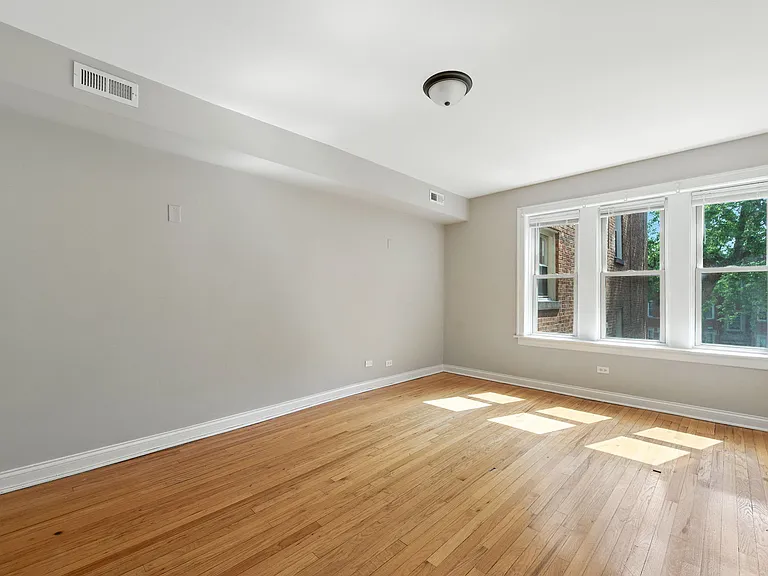 7150 S Cornell Ave #2W — Photo 1