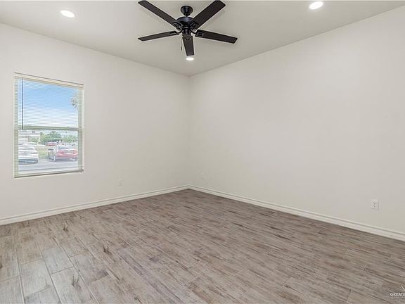 4th image of 900 E Redbud Ave Building 15A-A2