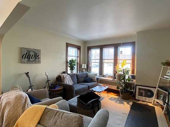 5th image of 137 Fairview Ave N APT 1