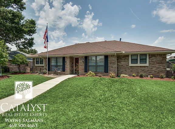 2nd image of 2833 Loch Haven Dr