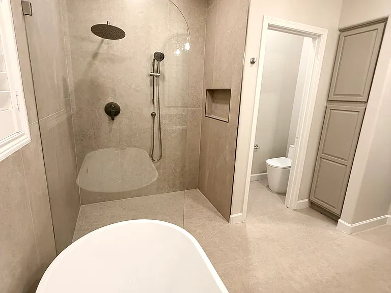 Curbless walk-in shower