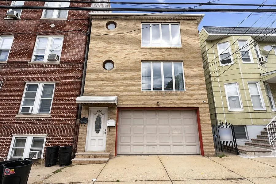 228 Beacon Ave — Photo 1