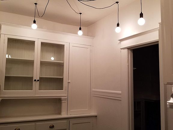 3rd image of 31 Elgin Park APT B
