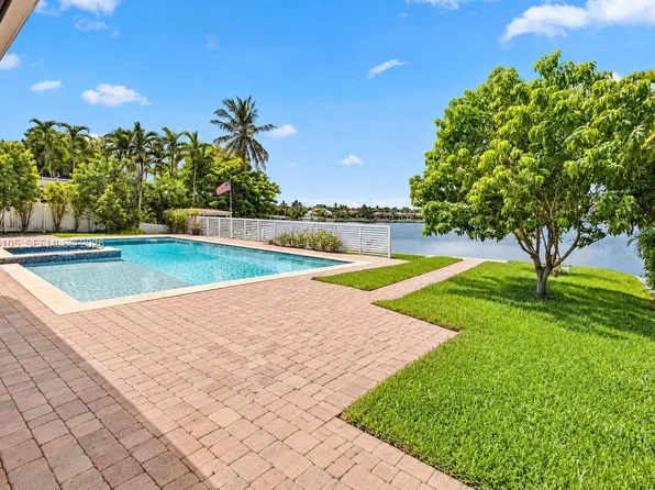 1053 SW 113th Way, Pembroke Pines, FL 33025