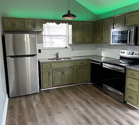 5th image of 4215 N Quincy Ave