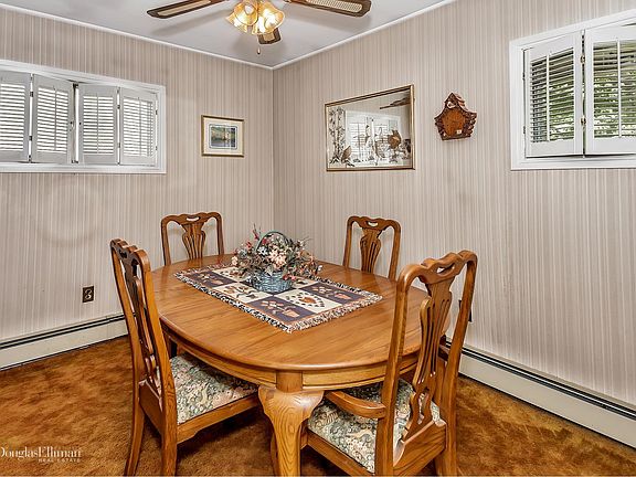 3rd image of 24 Hope Ln