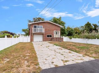 97 Lombardy Dr, Shirley, NY 11967