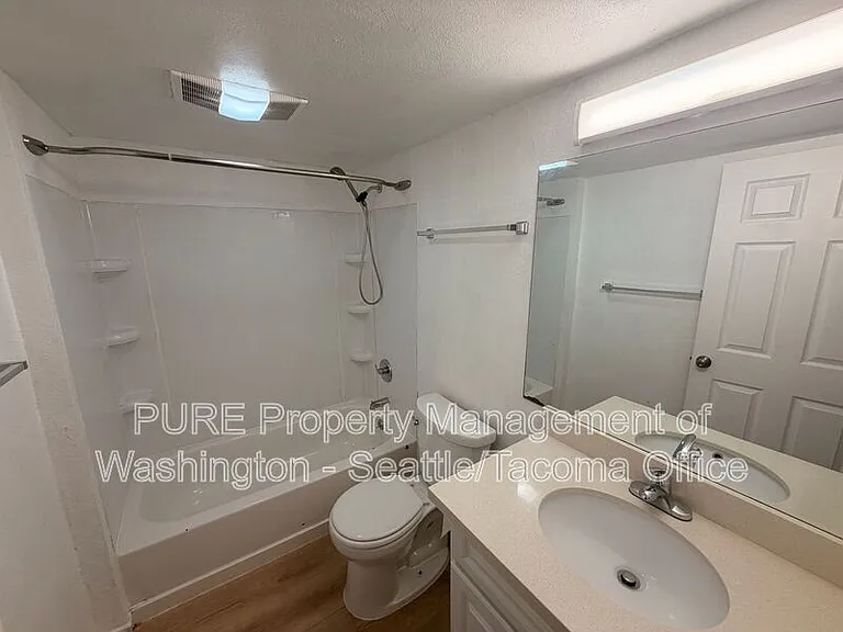 1706 E 56th St #2 — Photo 8