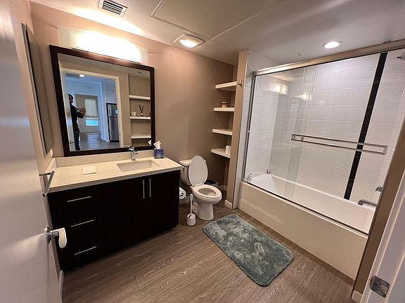 5th image of 737 S Ogden Dr #202