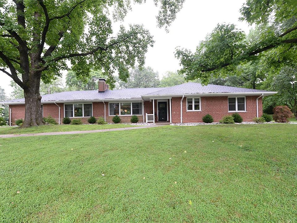 1st image of 11 Ladue Crest Ln