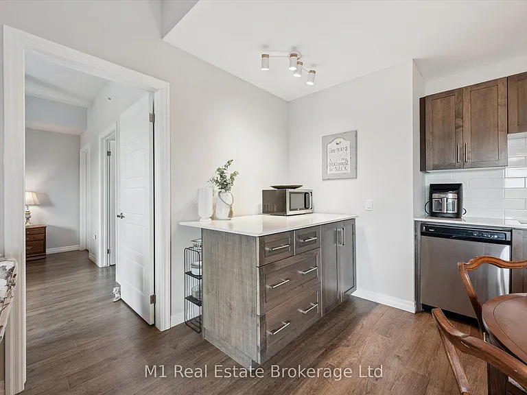 35 Kingsbury Sq #215 — Photo 17