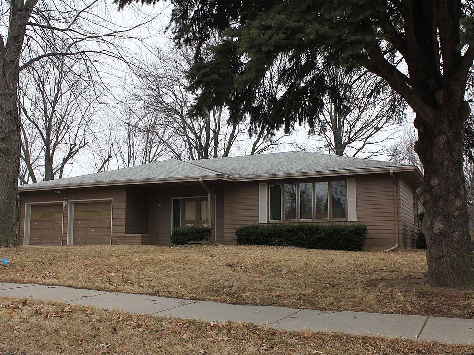 1st image of 3618 S 116th Ave