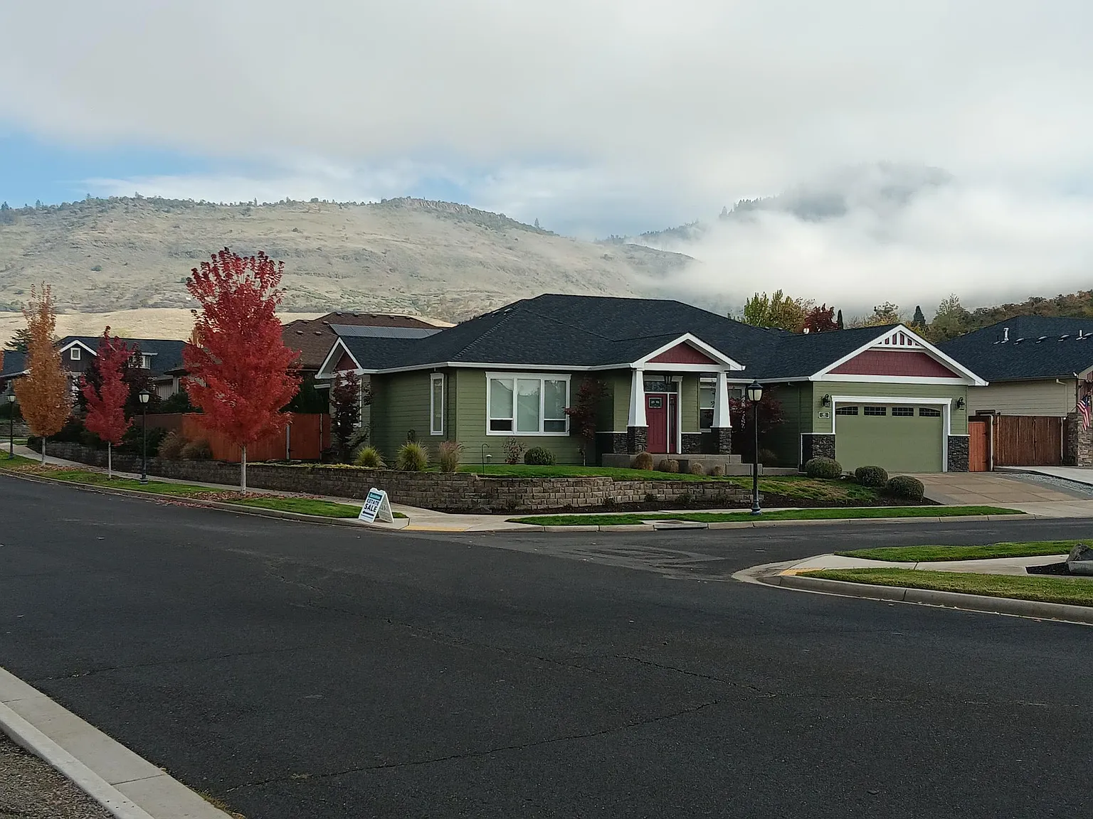925 Callaway Dr — Photo 1