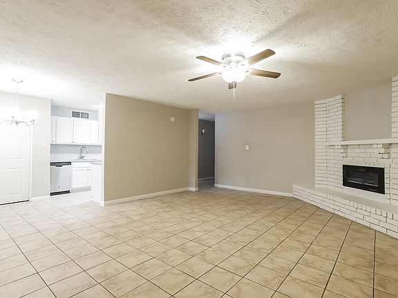 4th image of 17606 Fieldglen Dr