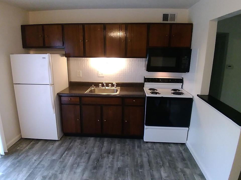 1st image of 35 Cathcart Dr APT B
