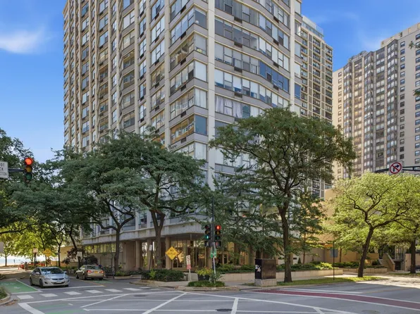 5757 N Sheridan Rd APT 19D, Chicago, IL 60660