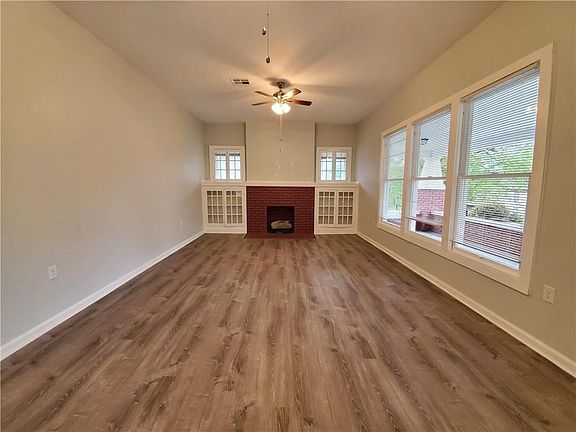 4th image of 820 N Beard Ave