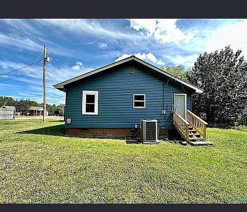 4th image of 93 Hodges St