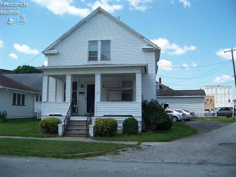 1st image of 810 Carbon St