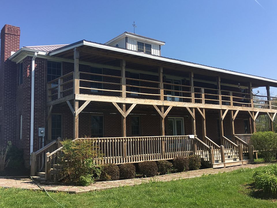 Front of home facing lake