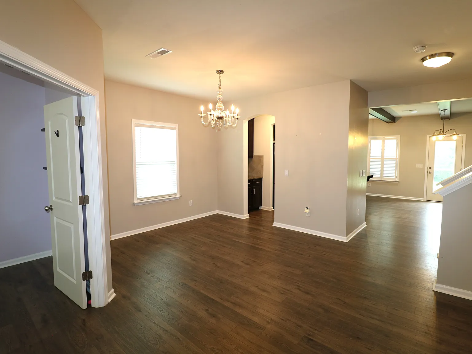 3 bed, 2.5 bath, 2740 sqft, $2,300 — Photo 2