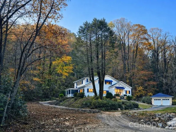 34 Landfair Ln, Hendersonville, NC 28792