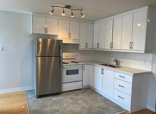 998 Queen St E #4 Photo 1