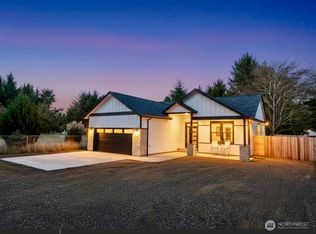 716 Island Circle SE, Ocean Shores, WA