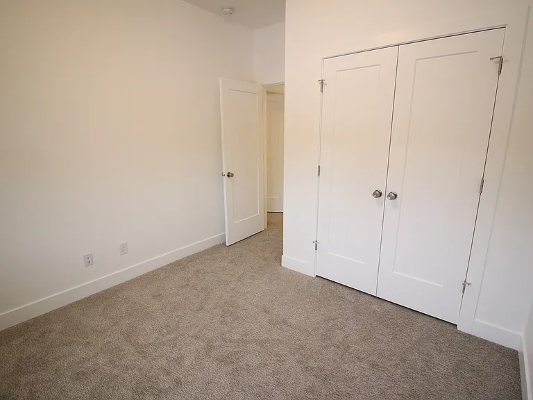 463 W 2200 N — Photo 31