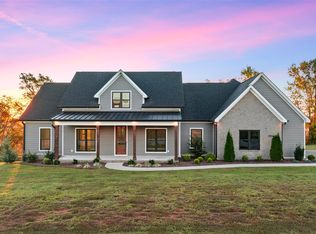 2447 Silver Oak St, Bowling Green, KY 42104