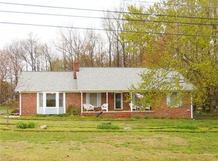 5752 Drake Rd, Greensboro, NC 27406