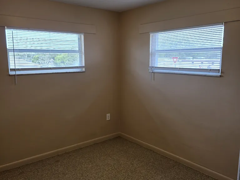 1047 Jewel Ave — Photo 5