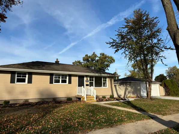 9246 Highland Pl, Highland, IN 46322