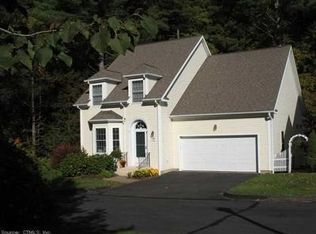 28 Brettonwood Dr, Simsbury, CT 06070