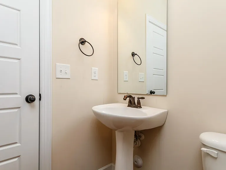 205 Roundhouse Ln — Photo 13