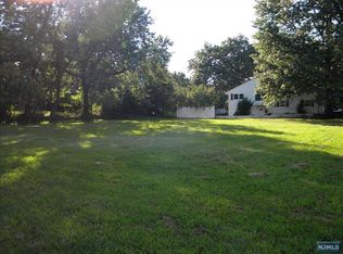 13 Haven Ave, Totowa, NJ