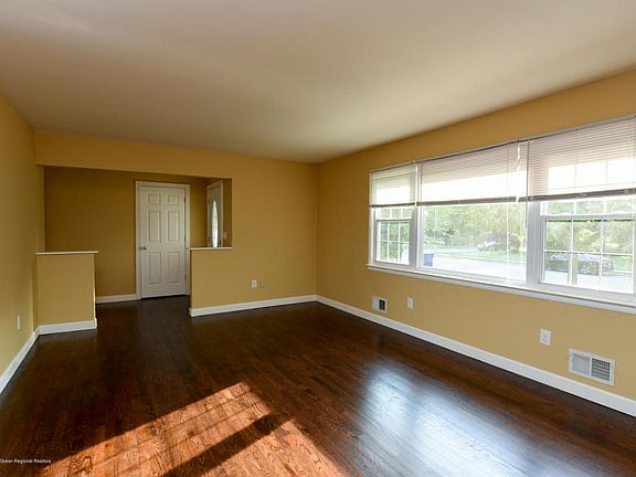 4th image of 29 Marjorie Dr