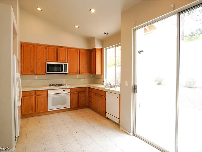 2236 Le Conte Ave #0 — Photo 16