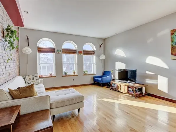 231 Main St #3, Northampton, MA 01060