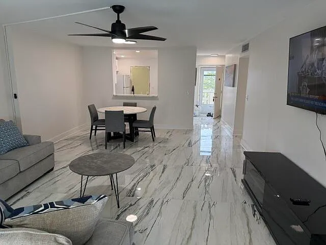 2 bed, 2.0 bath, 1144 sqft, $2,000 — Photo 2